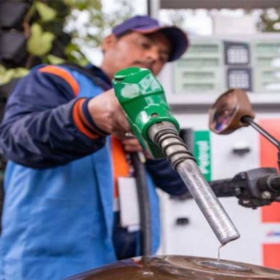 Great-news-for-pakistanis-price-of-petrol-has-dropped-by-Rs.-15.39_Litre