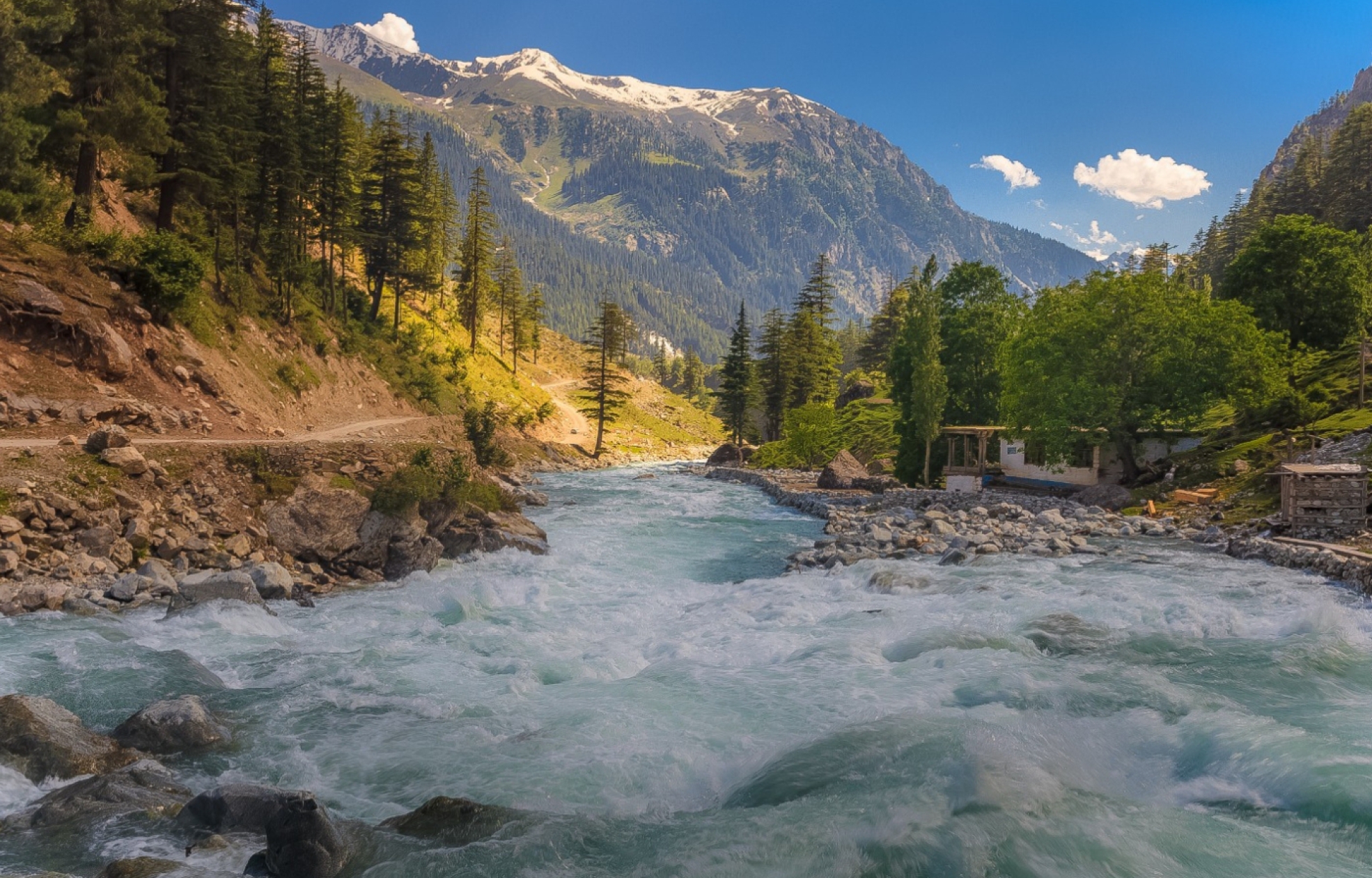 Swat-valley-is-one-of-the-major-tourist-attractions-known-as-the-switzerland-of-Pakistan