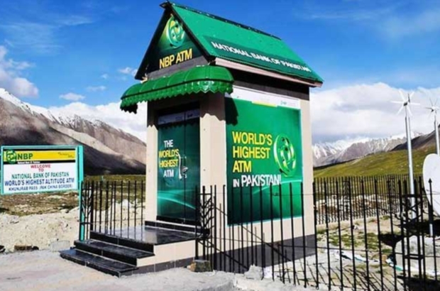 The-worlds-highest-ATM-is-located-at-the-Khunjerab-Pass-on-the-border-of-Pakistan-and-China