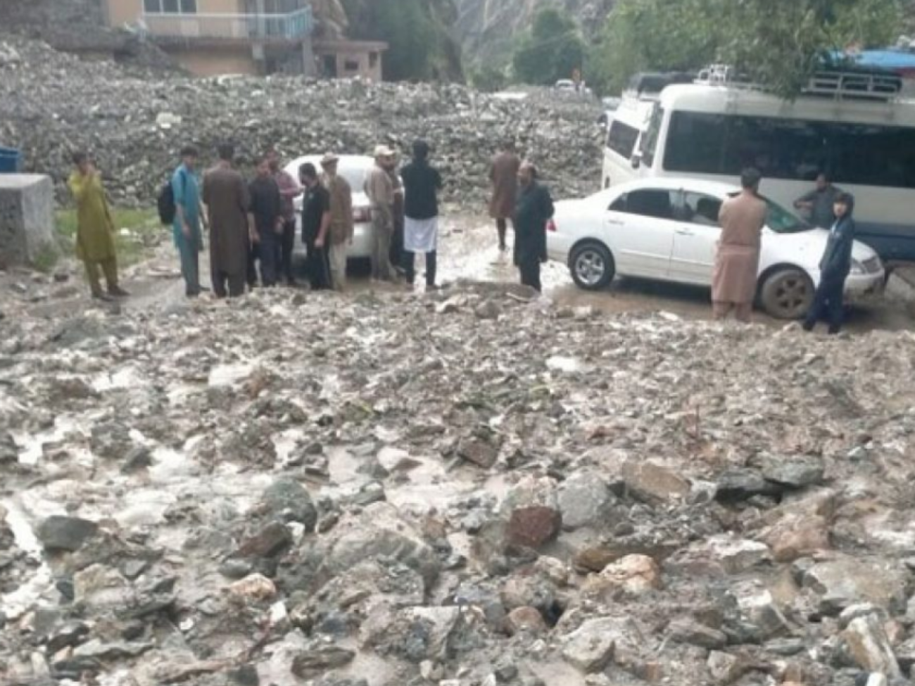 Babusar-Top-Cloudburst-Kills-3-Leaves-15-Missing (1)