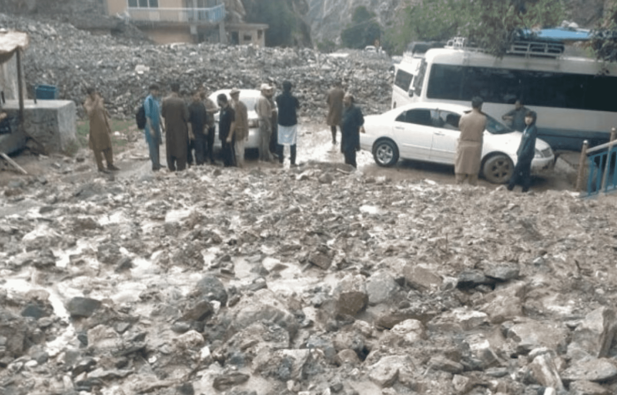 Babusar-Top-Cloudburst-Kills-3-Leaves-15-Missing (1)